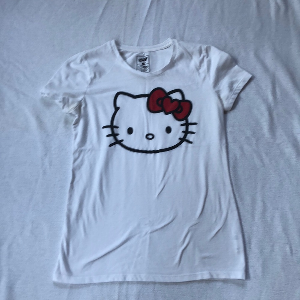 Women’s collectible white Hello Kitty’s-shirt. - Picture 2 of 6
